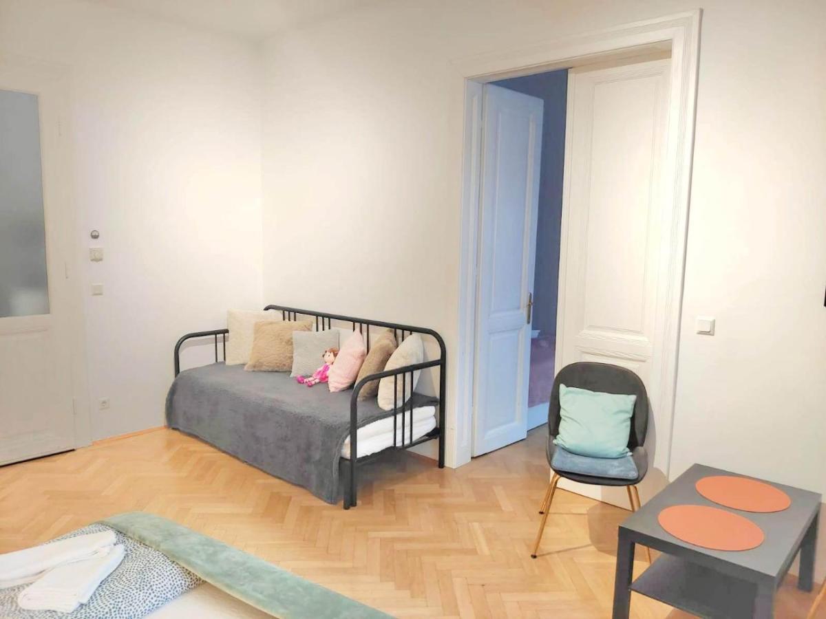 Central Mariahilfer Apartment 4 Min To The City Shopping Center And Schoenbrunn Palace Vienna Exterior photo